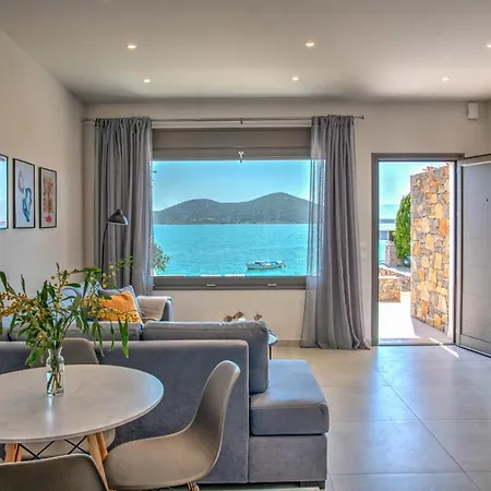 Blue Cove Zen Apartment